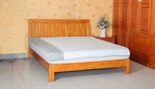 Giường ngủ bằng gỗ cao su đẹp